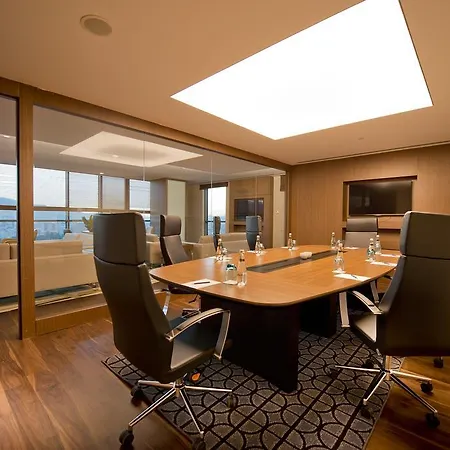 Radisson Blu Hotel, ホテル